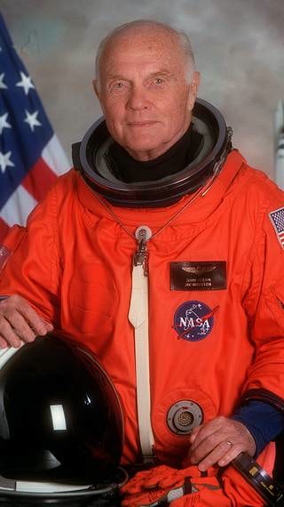 当地周四,宇航员先驱约翰格伦(john glenn)因病逝世,享年 95